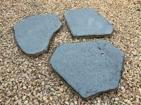 Basalt-Trittplatte 50 - 70 cm, D=3-4 cm  GK 20/L1173